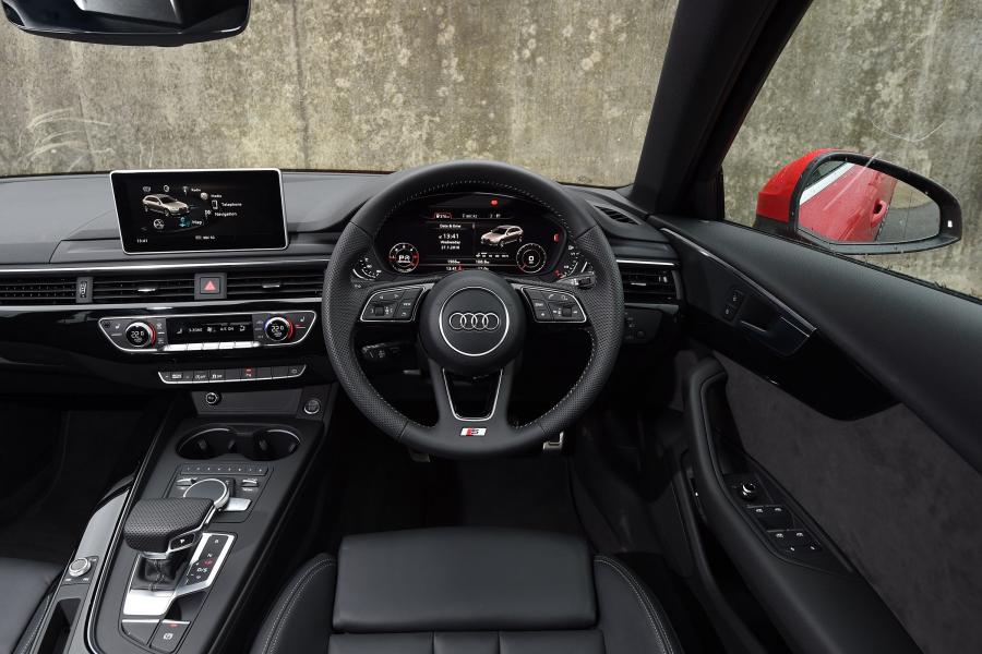 Торпедо Audi A4 Avant 2.0 TDI S-Line (b9) 2016 года  (UK) (фото 12 из 14)